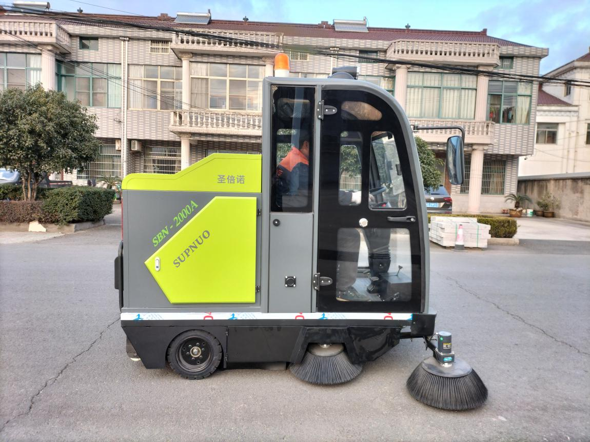 云南龙马清扫车